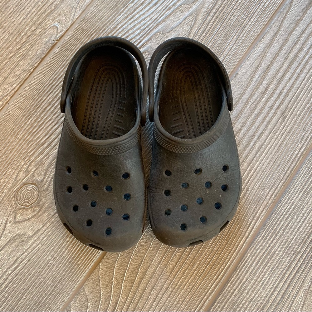 Black/charcoal Crocs Little kid size 10/11